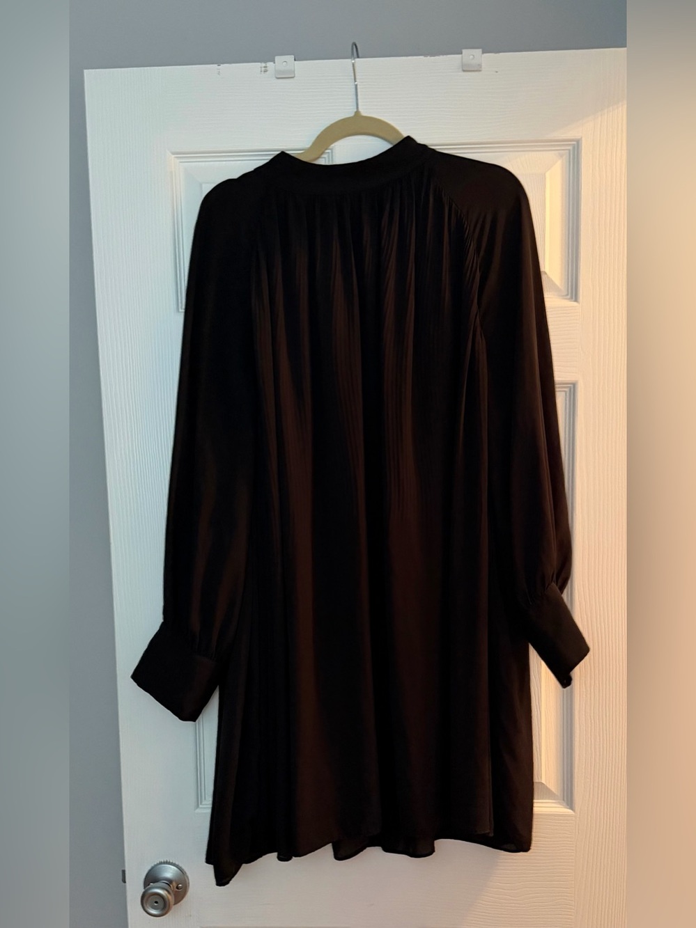 H&M
Black Pleated Long Sleeve Shift Dress | Moc